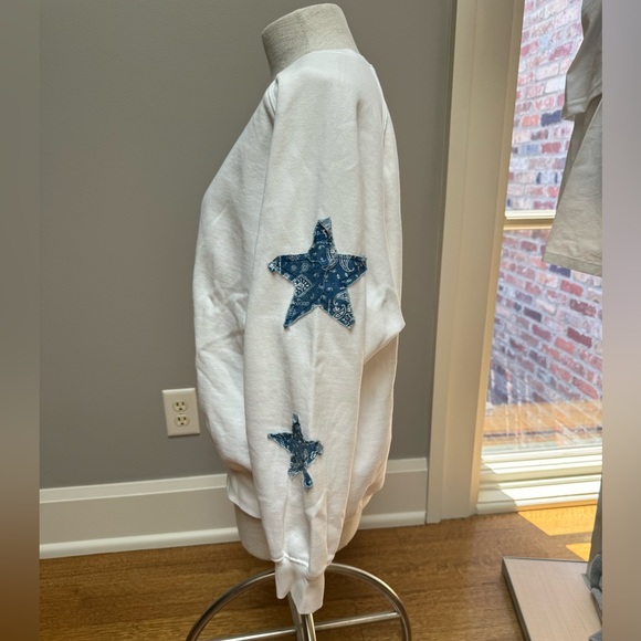 Easel White Sweatshirt with Blue bandanna  star accents-new without tags - Picture 5 of 6